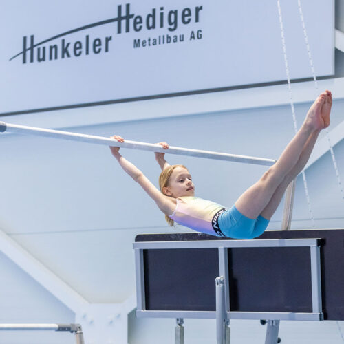 Kids Gym turnen am Reck